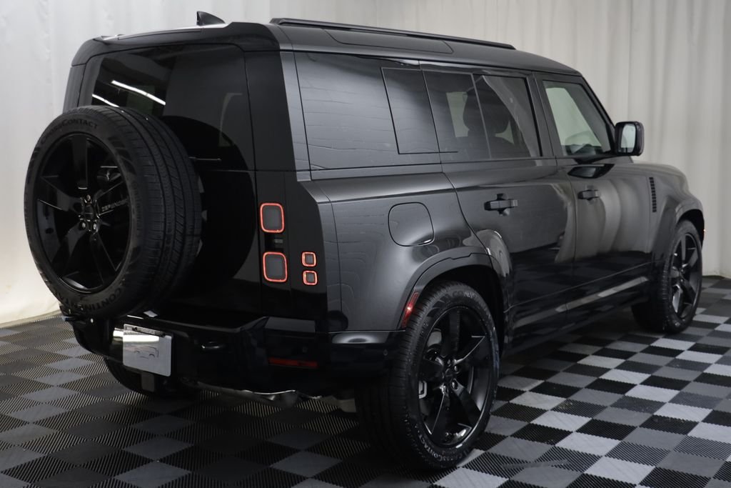 New 2026 Santorini Black LAND ROVER X-Dynamic SE image 17