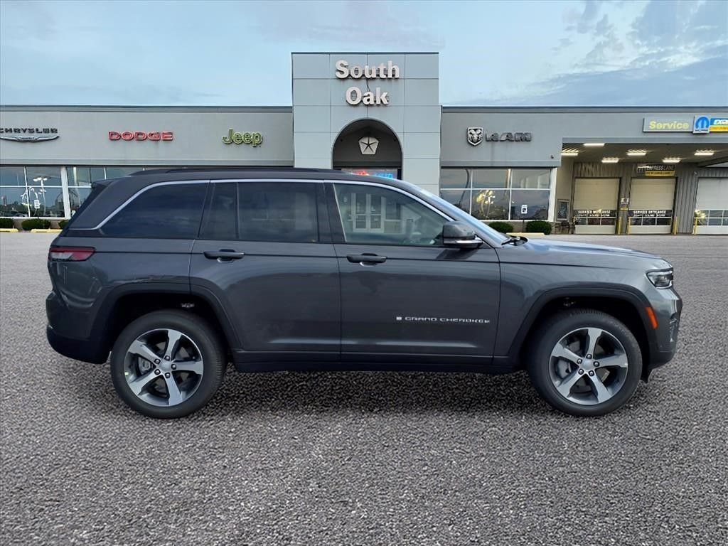 New 2025 Baltic Gray Metallic Clear-Coat Exterior Paint Jeep Limited image 2