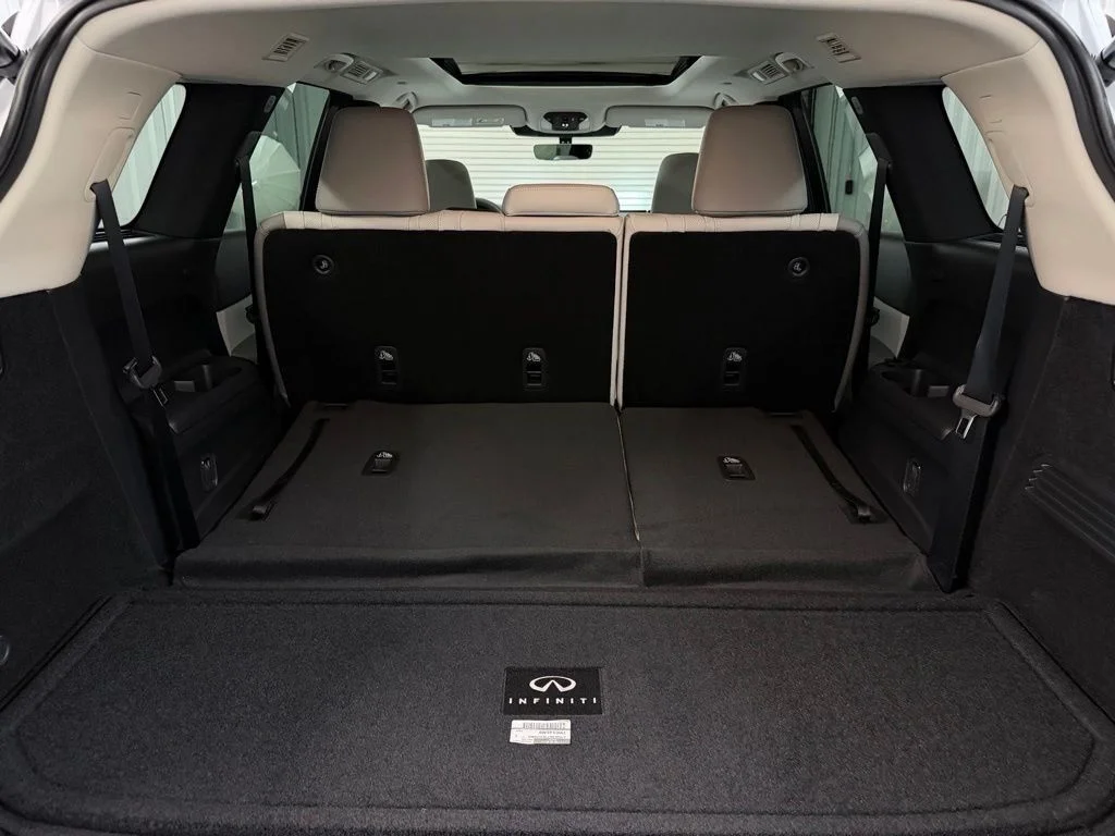 New 2027 RADIANT WHITE INFINITI Luxe FWD image 36