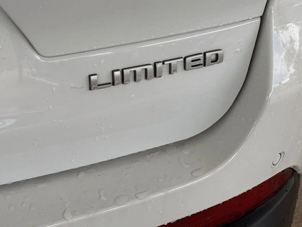 New 2026 Bright White Clear-Coat Exterior Paint Jeep Limited image 39