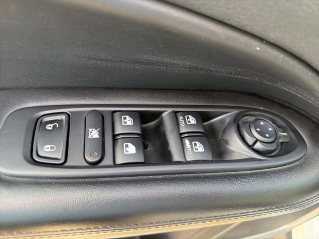 Used 2018 White Clearcoat Jeep Altitude image 13