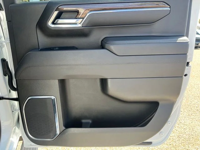 Used 2025 White Chevrolet LT Trail Boss image 22