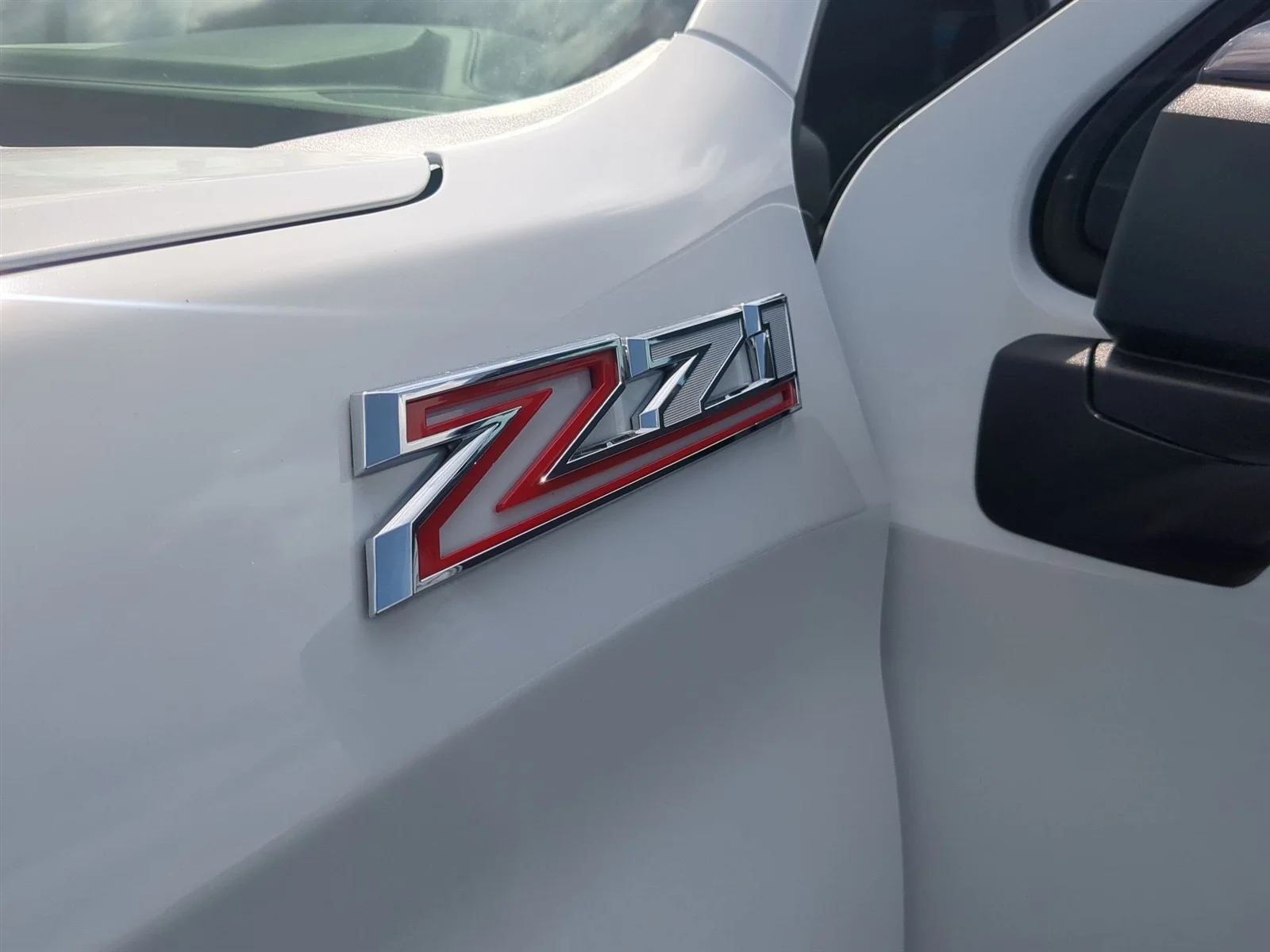 New 2026 Summit White Chevrolet RST image 32