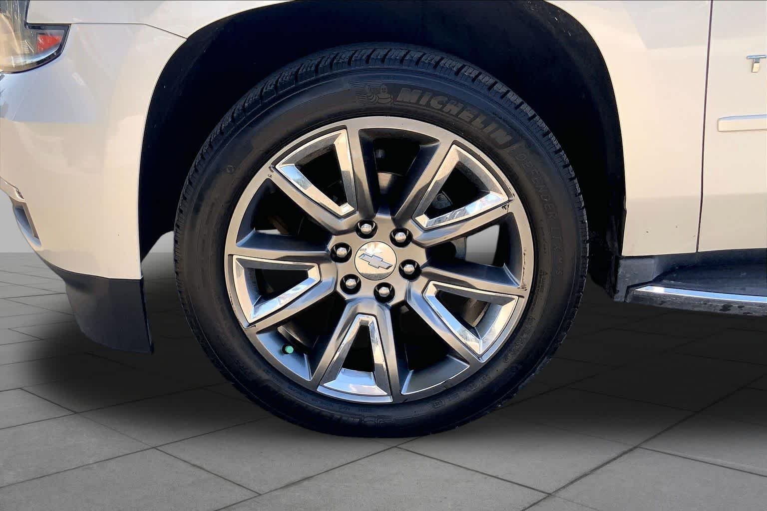 Used 2015 White Diamond Tricoat Chevrolet LTZ image 11