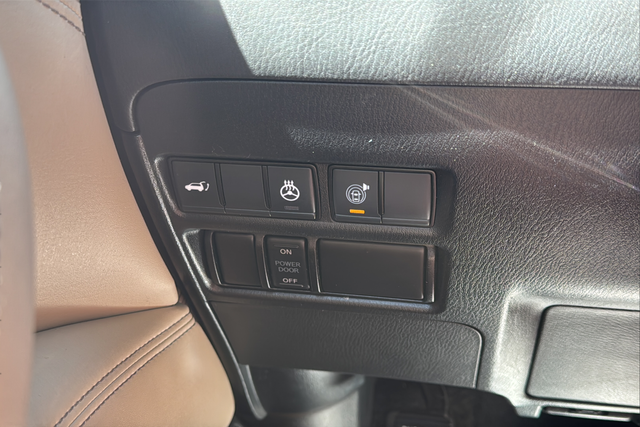 Used 2022 Super Black Nissan Platinum image 31