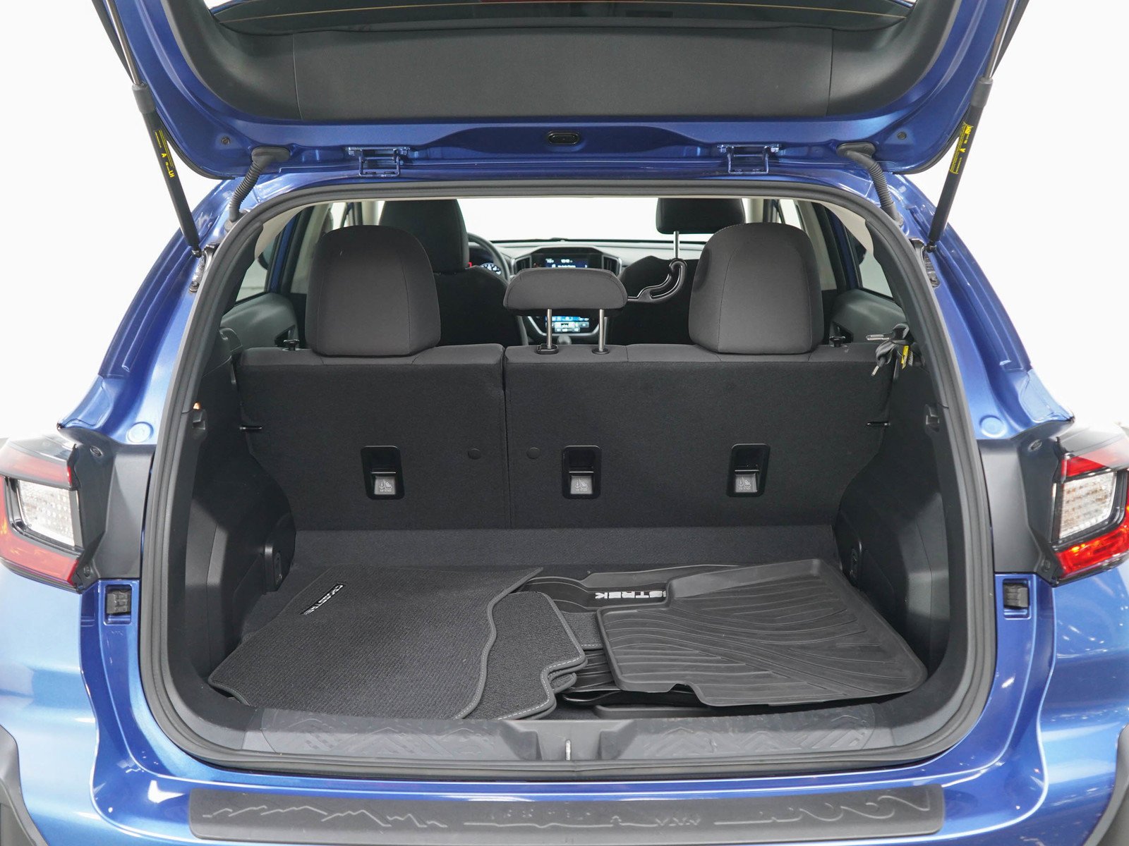 Used 2025 Daybreak Blue Pearl Subaru Premium image 16