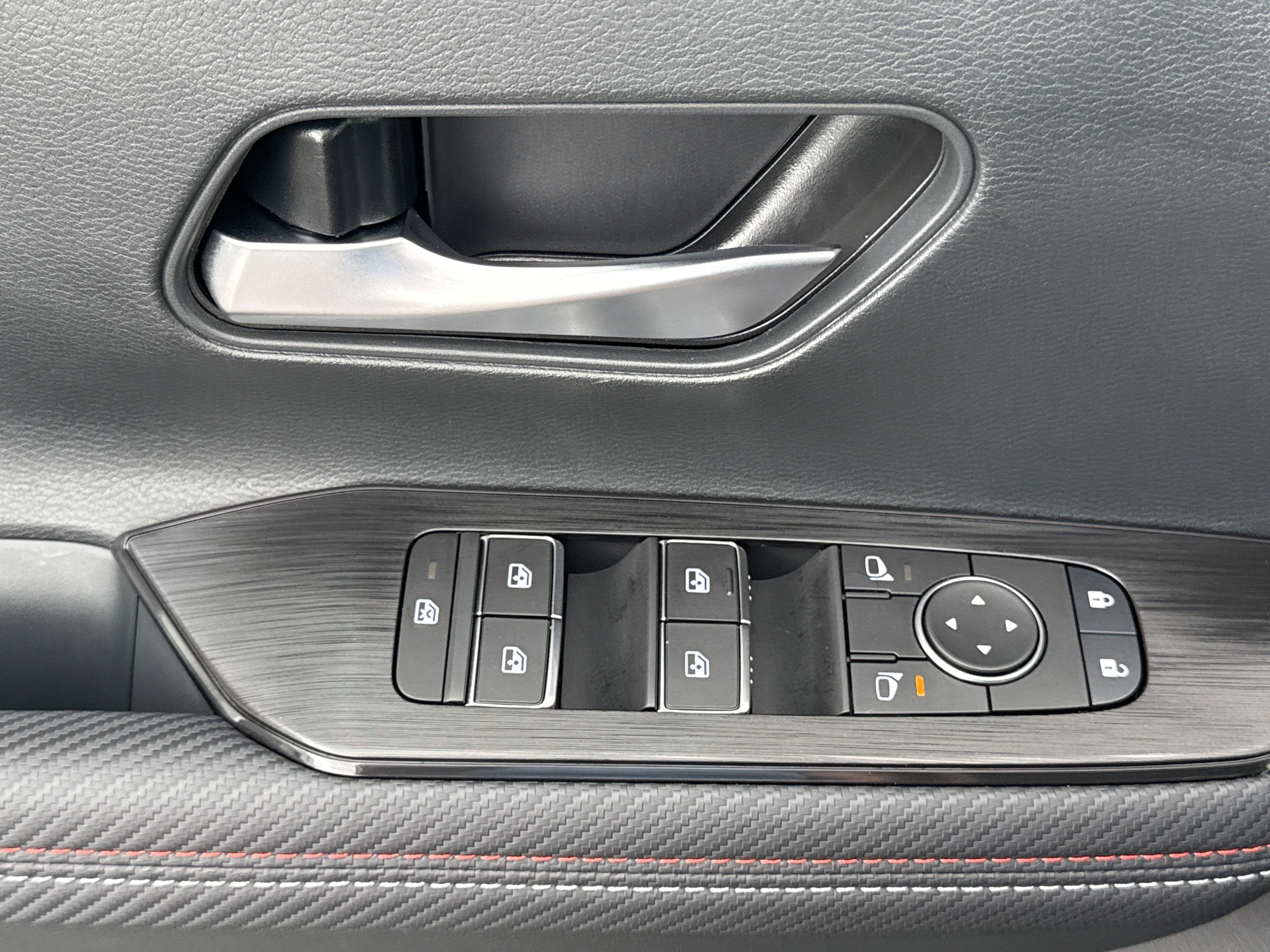 2026 Nissan KICKS SR - Photo 16
