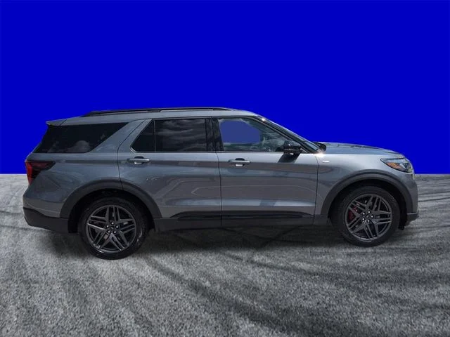 New 2026 Carbonized Gray Metallic Ford ST-Line image 3