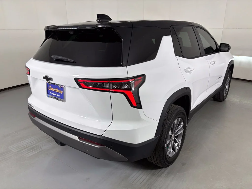New 2027 Summit White Chevrolet LT image 10