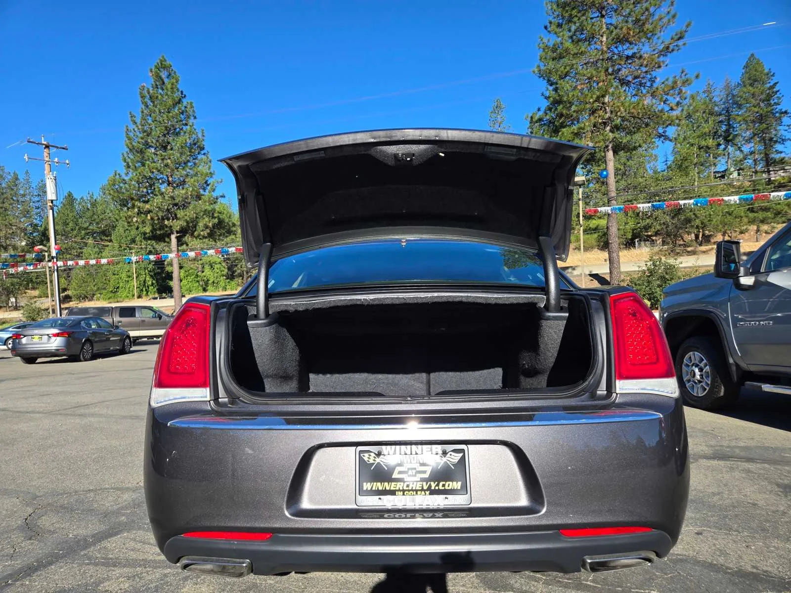 Used 2016  Chrysler 300C image 24