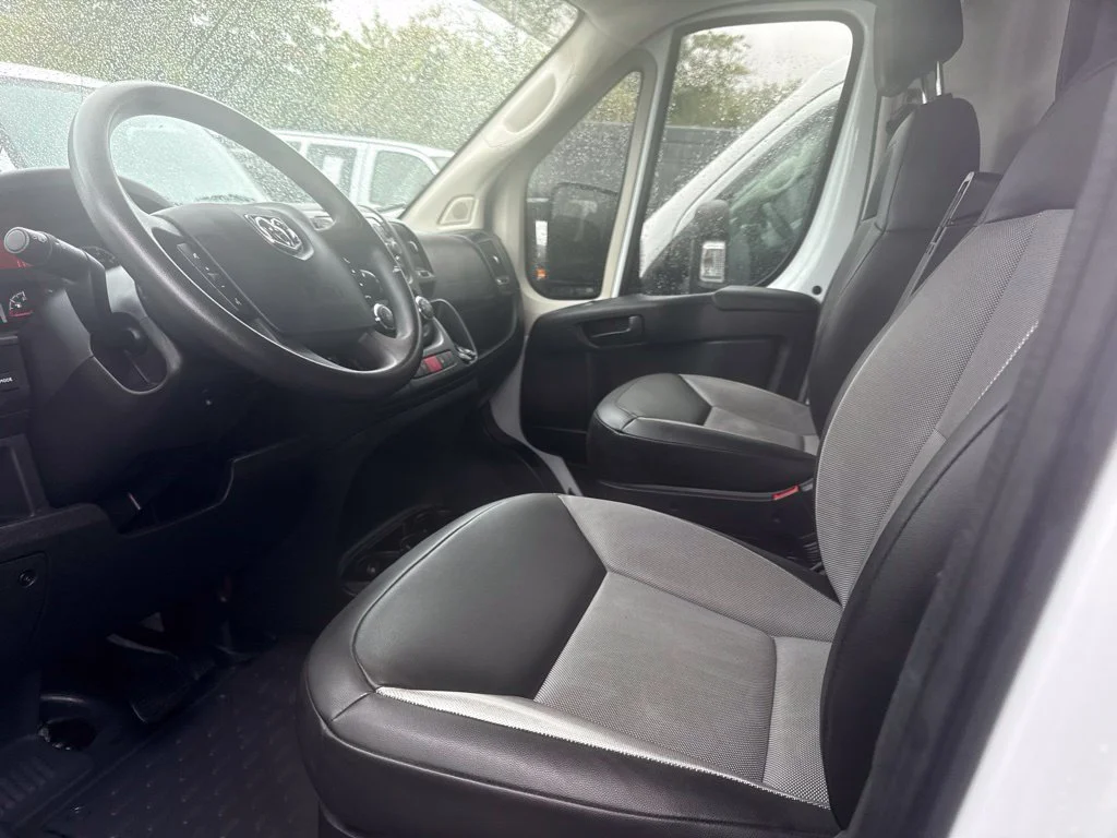 Used 2021 White Ram Base image 3