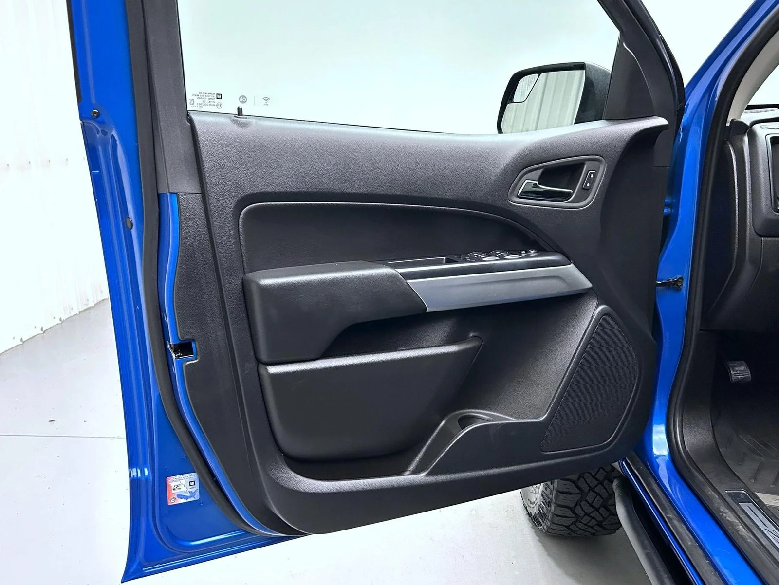 Used 2022 Blue Chevrolet ZR2 image 9