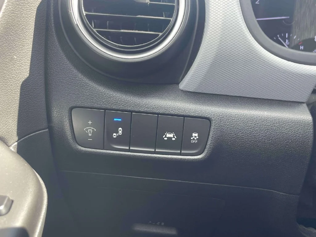 Used 2019 Silver Hyundai SEL image 21