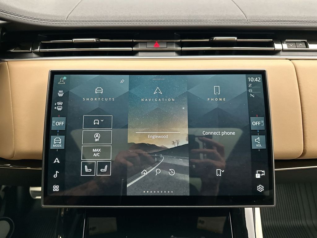 New 2026 Fuji White Land Rover Dynamic SE image 13