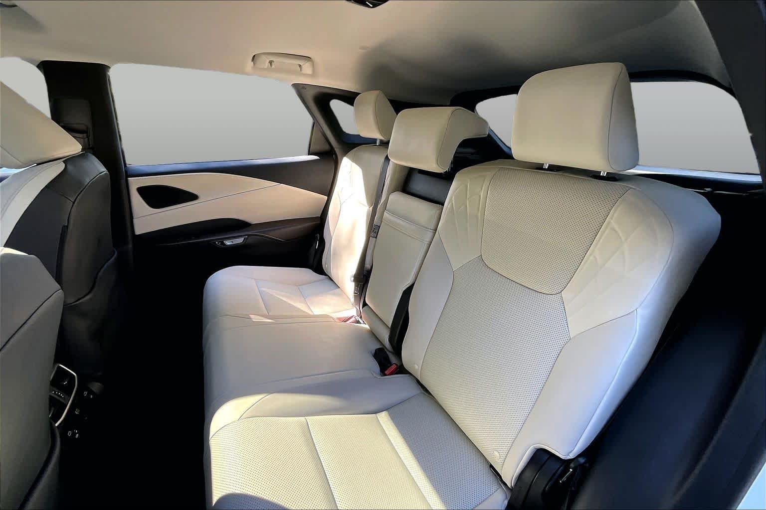 Used 2024 Eminent White Pearl Lexus Premium image 20