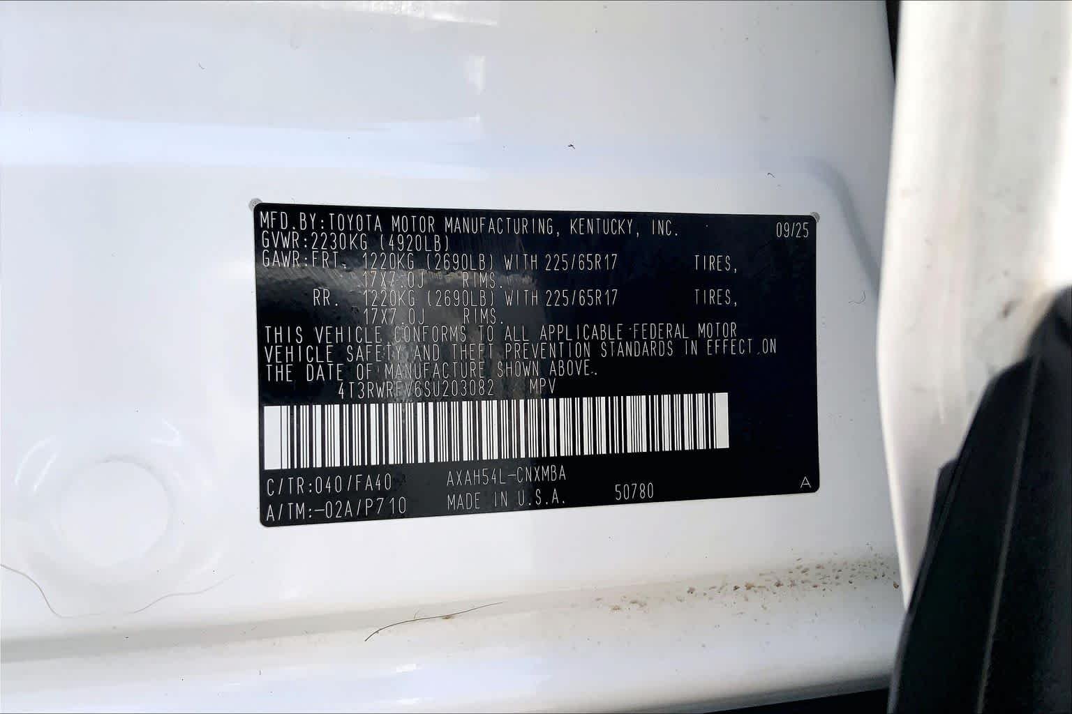 Used 2025 Ice Cap Toyota Hybrid XLE image 36