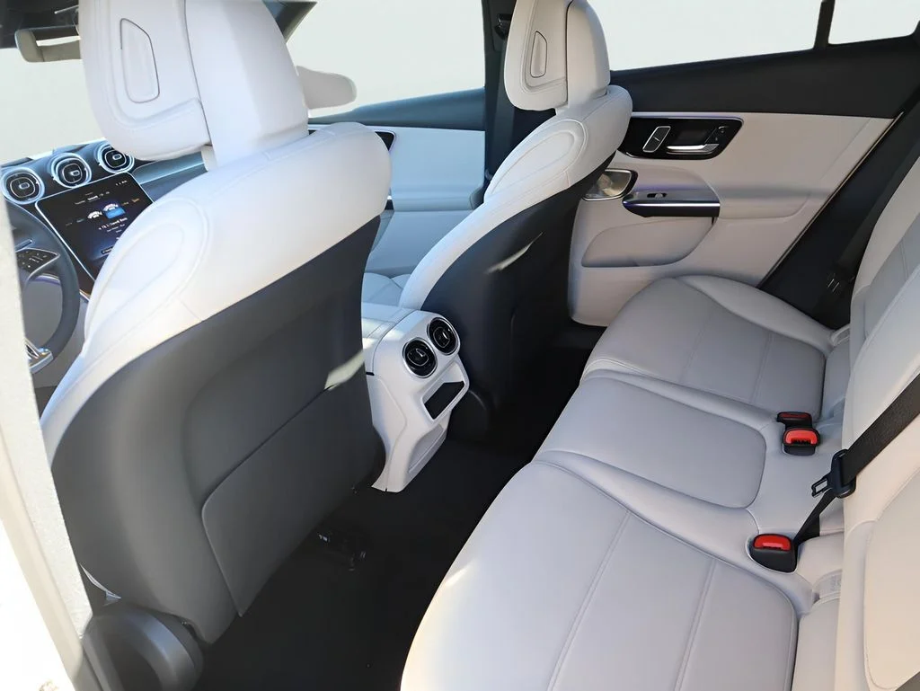 Used 2026 Polar White Mercedes-Benz GLC 300 image 21