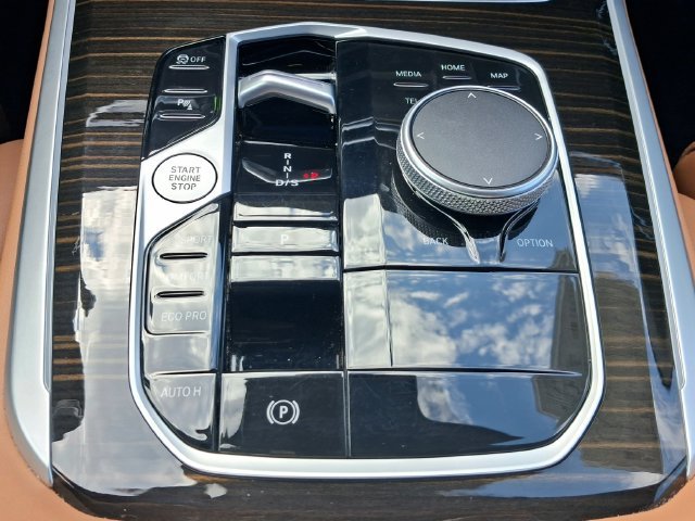 Used 2025 Gray BMW sDrive40i image 24