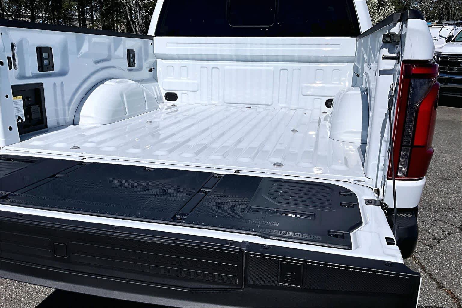 Used 2025 Oxford White Ford Raptor image 30