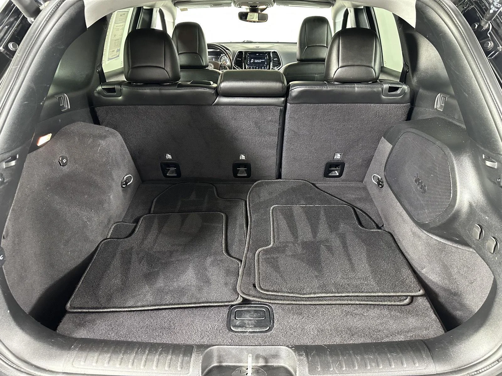 Used 2021 Diamond Black Crystal Pearlcoat Jeep Limited image 18
