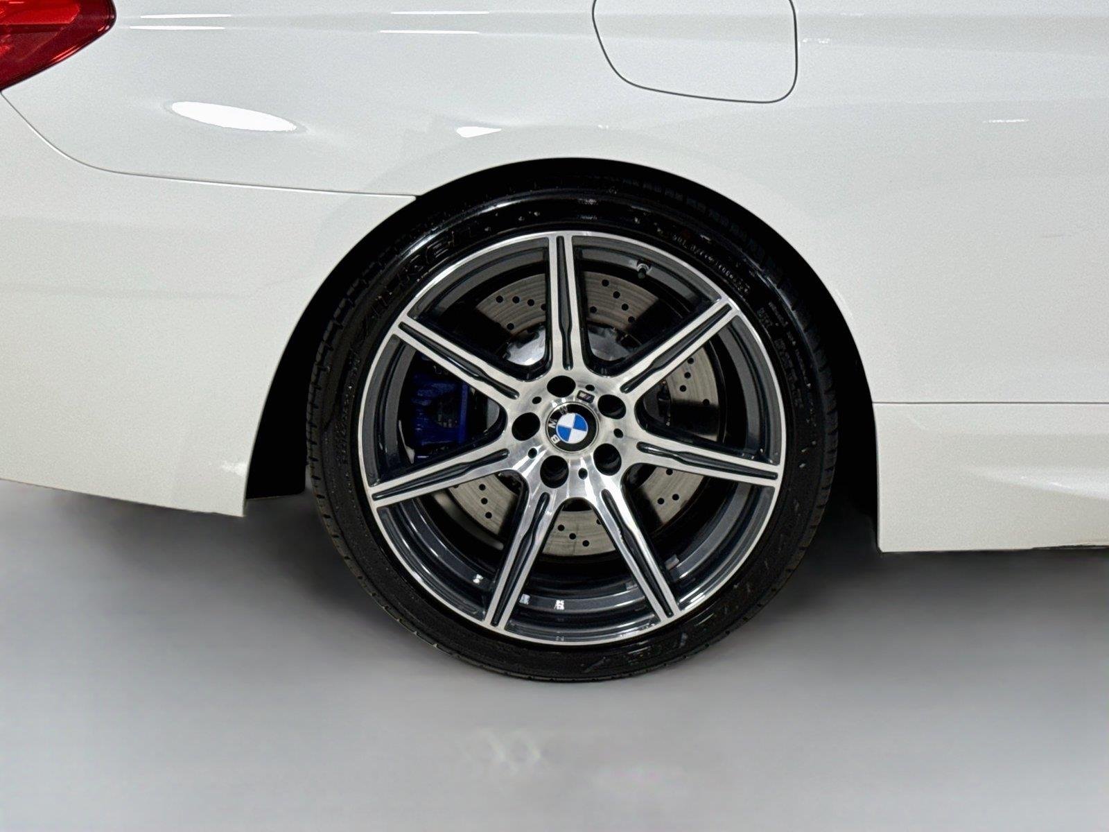 Used 2016 Alpine White BMW M6 Conv Competition Pkg | Executive Pkg | Night Vision image 38