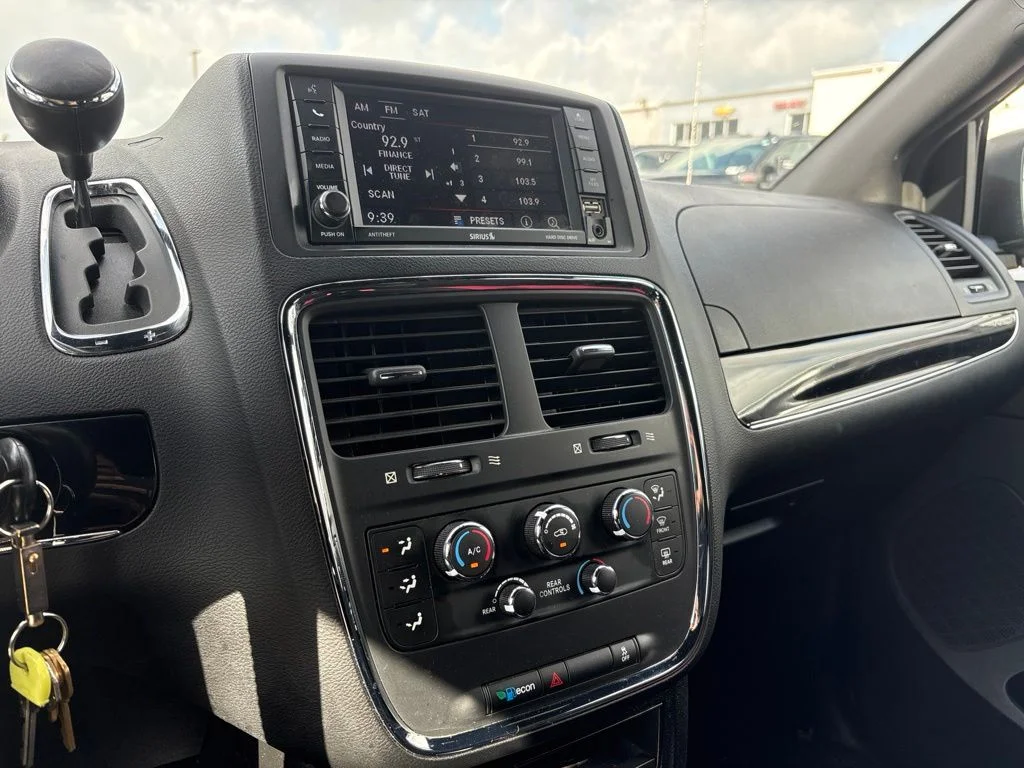 Used 2017 Gray Dodge SE Plus image 8