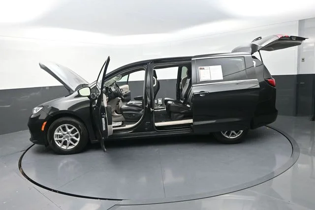 Used 2023 Black Chrysler Touring L image 31