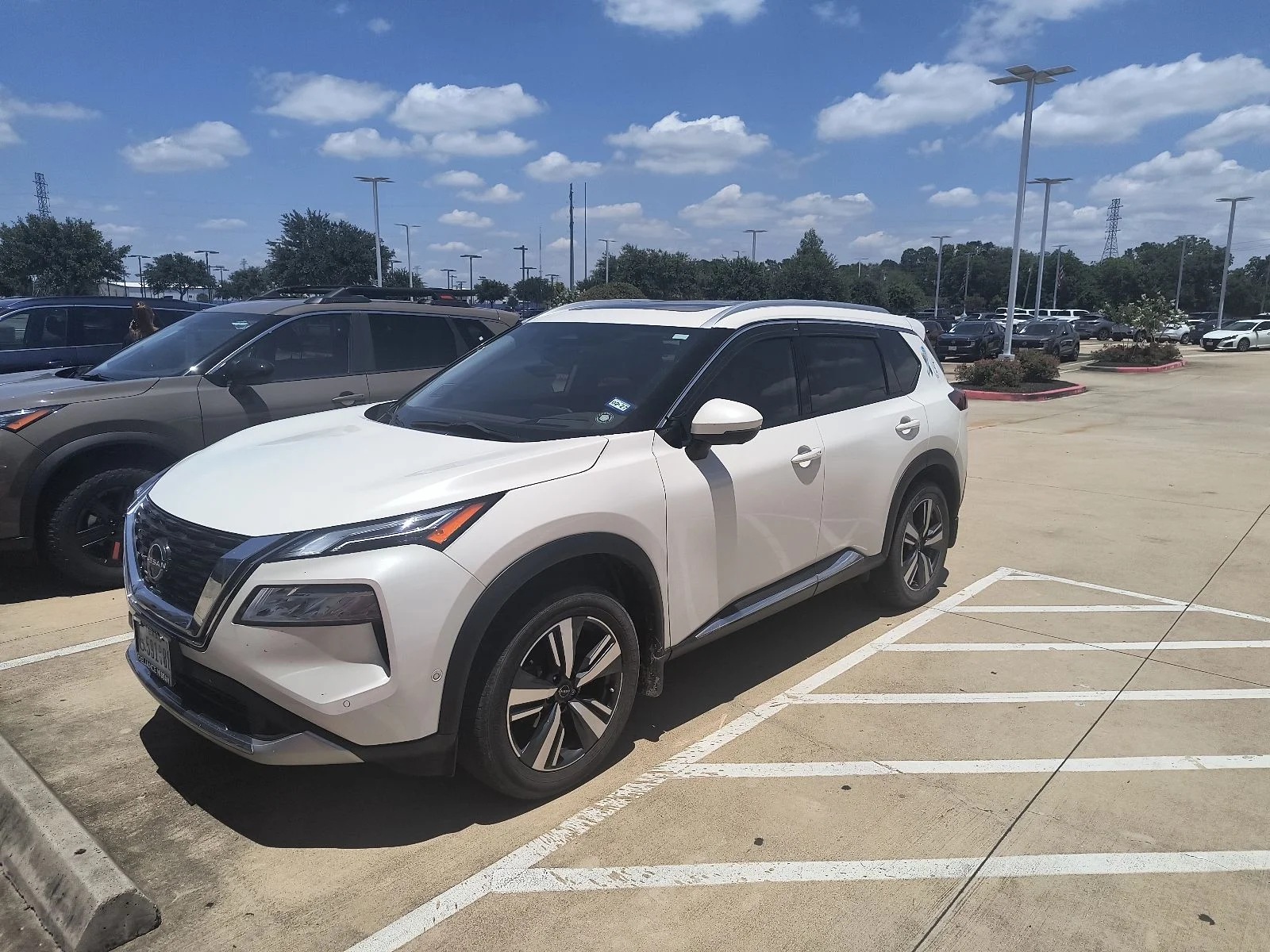 2023 Nissan Rogue Platinum FWD's photo