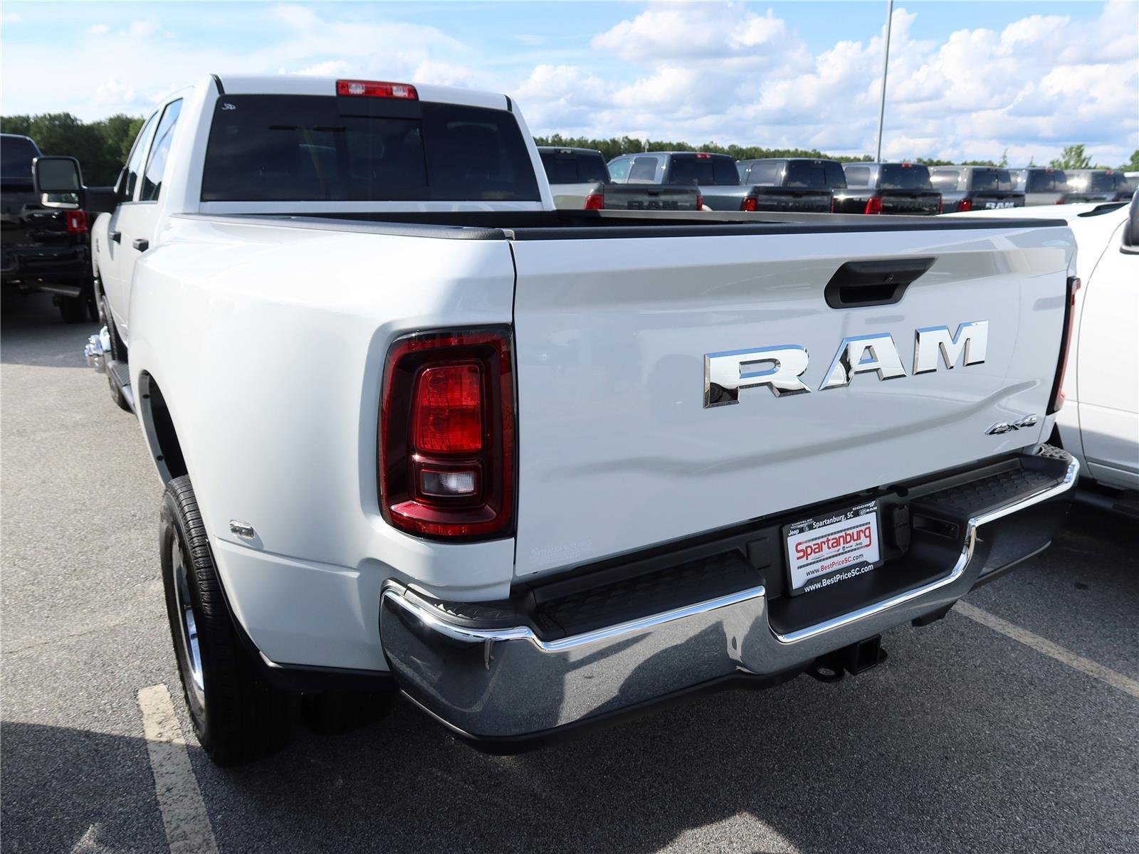 New 2026 Bright White Clear-Coat Exterior Paint RAM Tradesman image 4