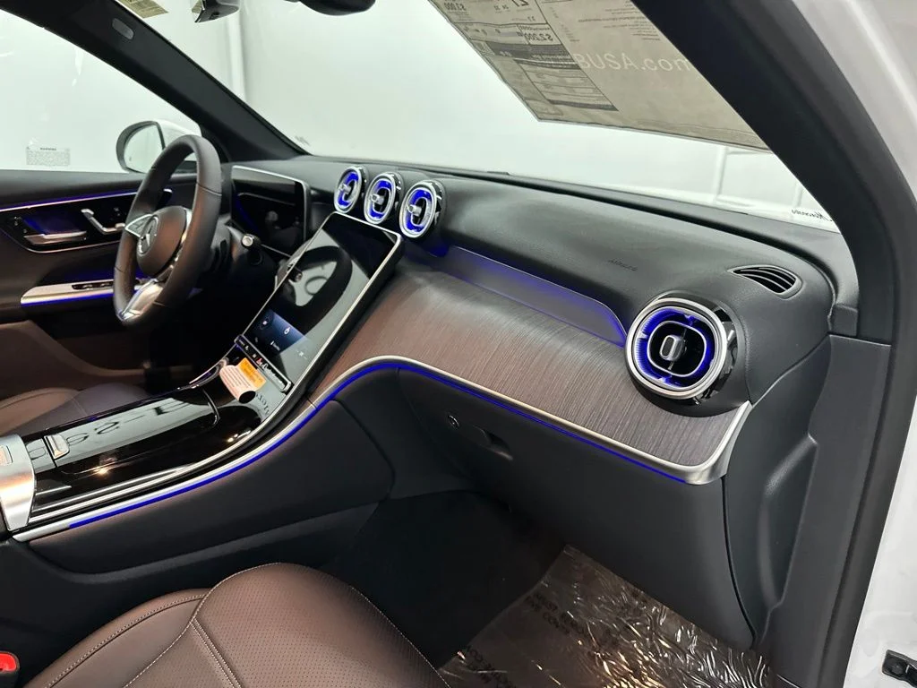 New 2027 White Mercedes-Benz GLC 300 image 25
