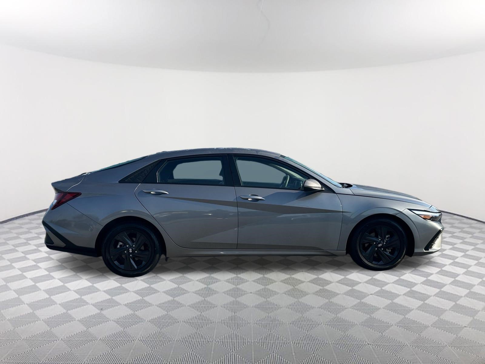 Used 2024 Fluid Metal Hyundai SE image 4