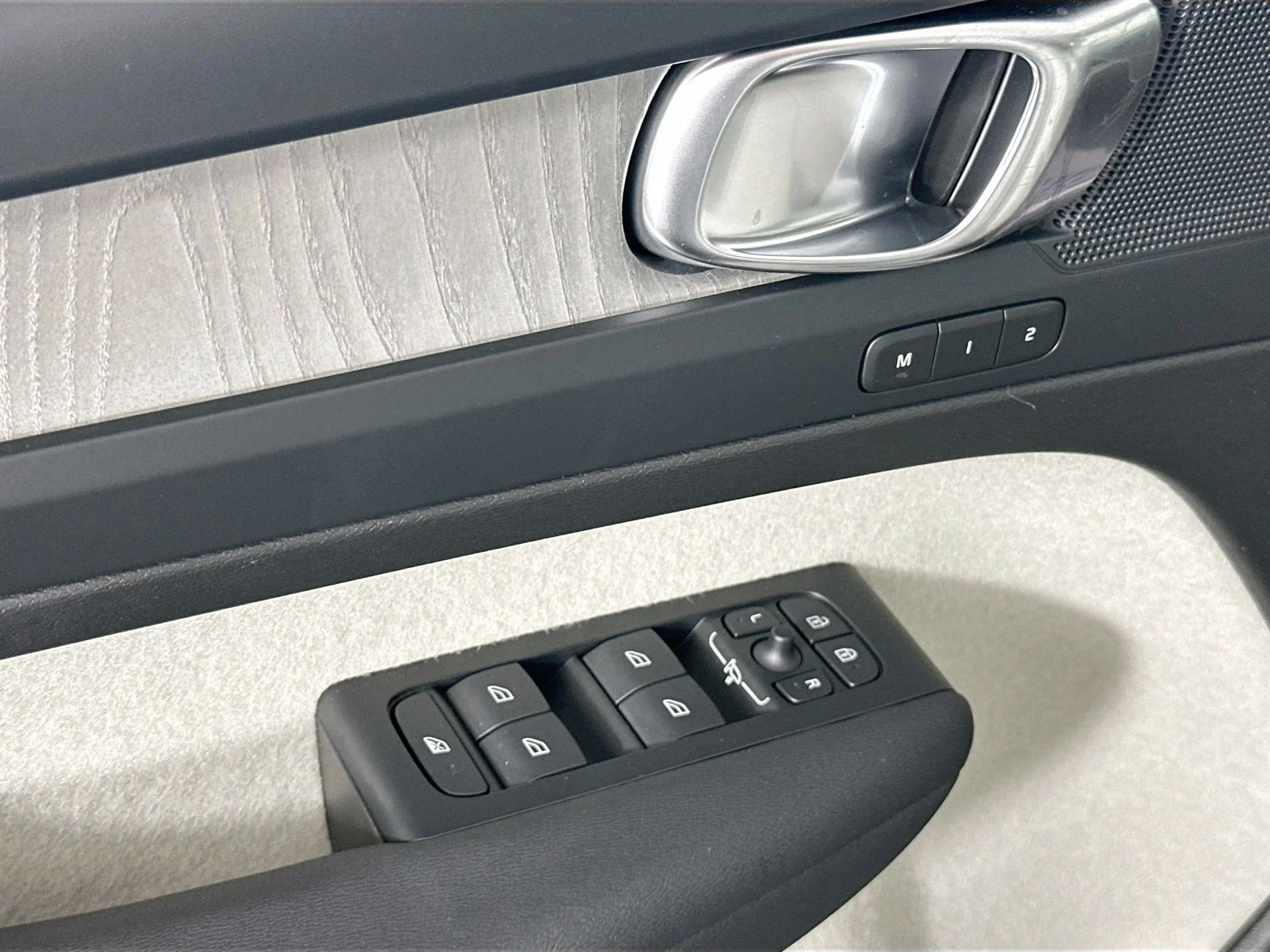 New 2026 Vapour Grey Volvo Plus image 18