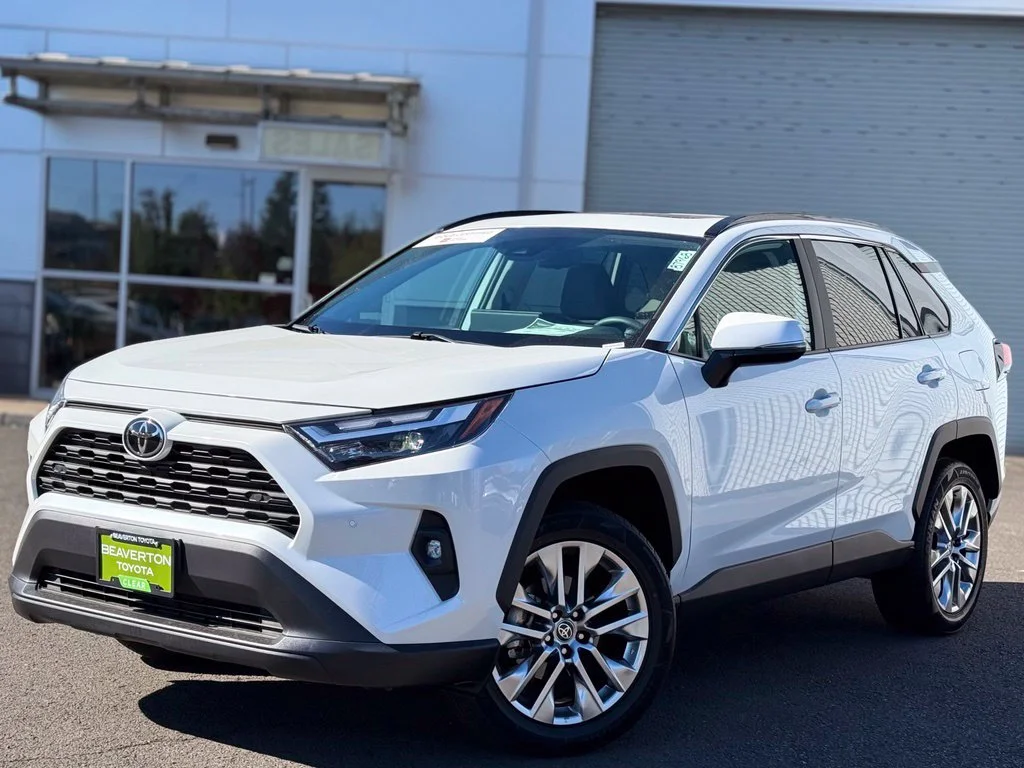 Used 2025 Pearl Toyota XLE Premium image 1