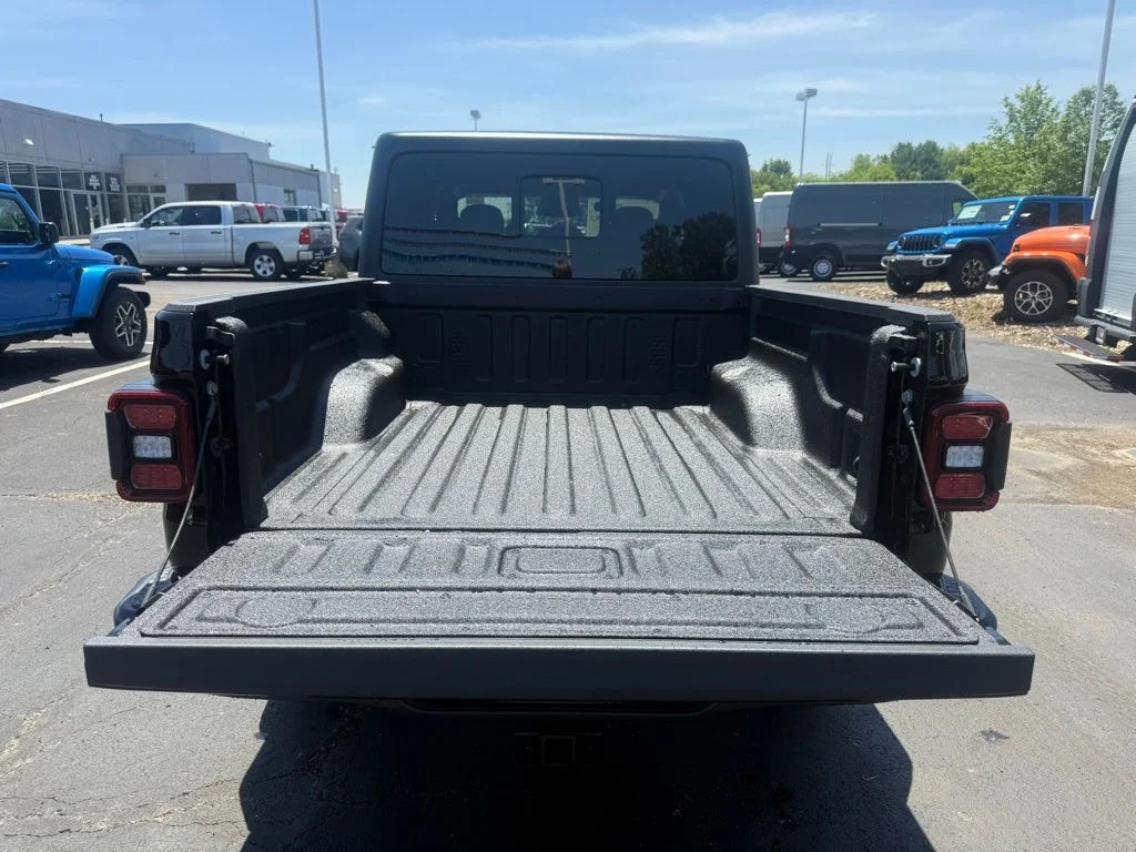 New 2026 Black Clear-Coat Exterior Paint Jeep 85th Anniversary Edition image 44