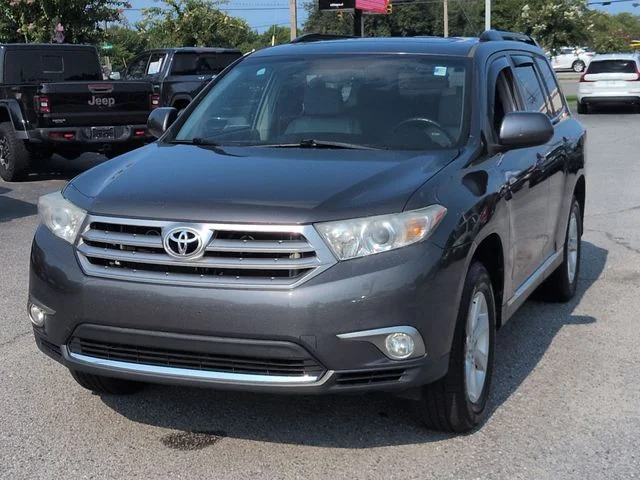 Used 2013 Gray Toyota SE image 7