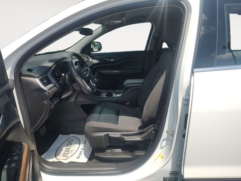 Used 2023 White GMC SLE image 9