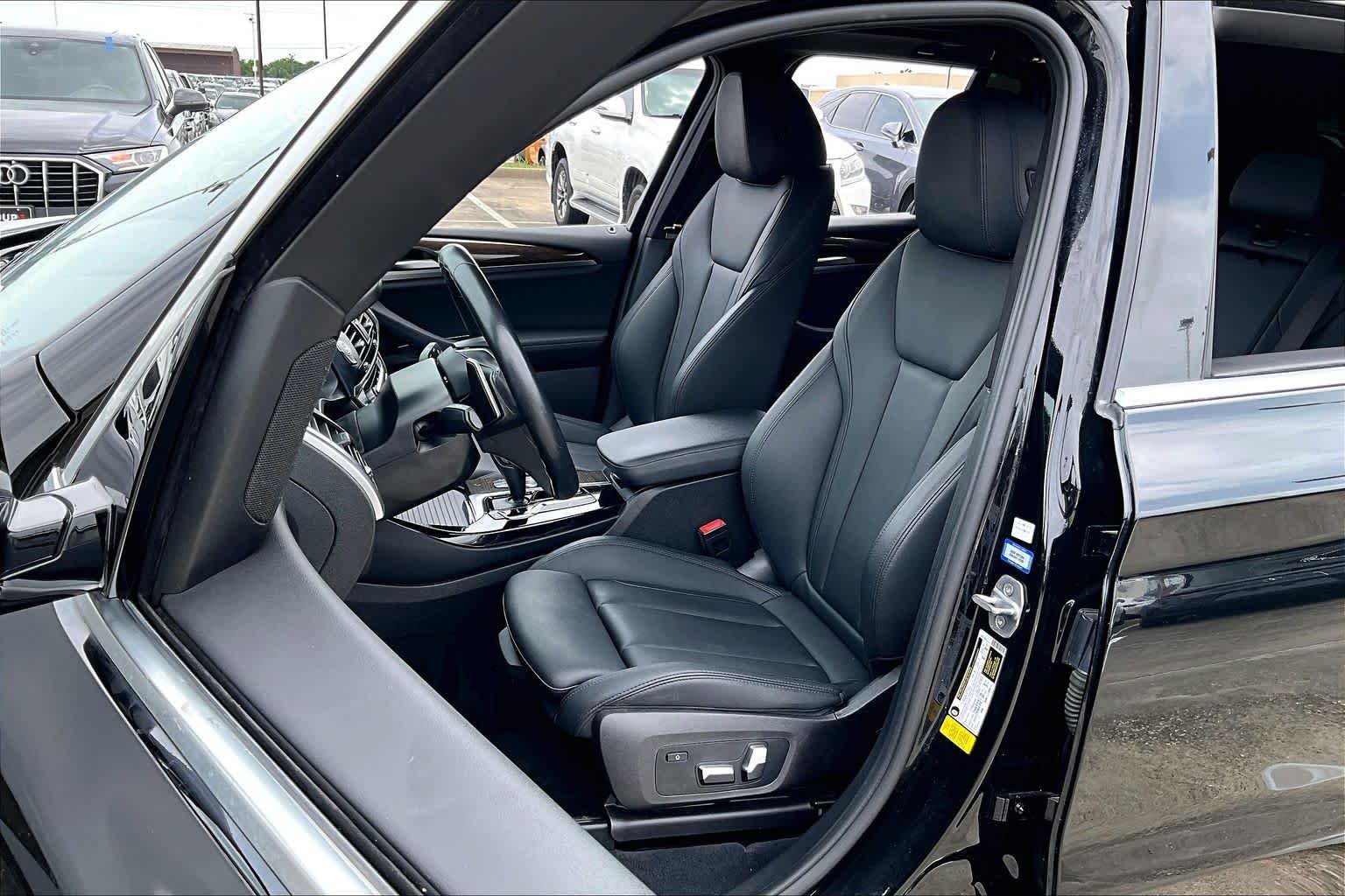 Used 2020 Jet Black BMW sDrive30i image 7