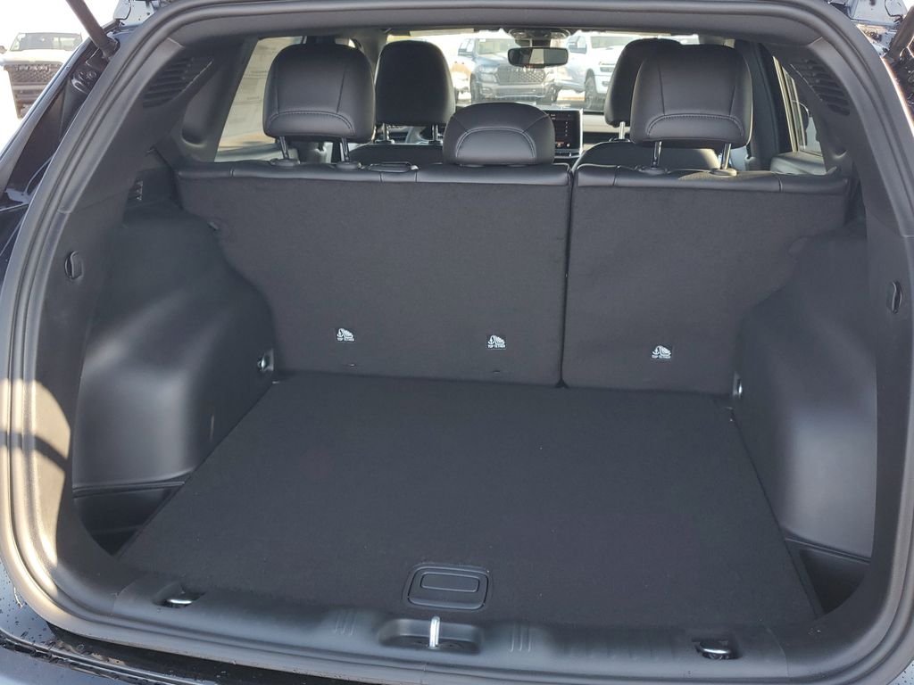 New 2026 Diamond Black Crystal Pearlcoat Jeep Latitude image 6