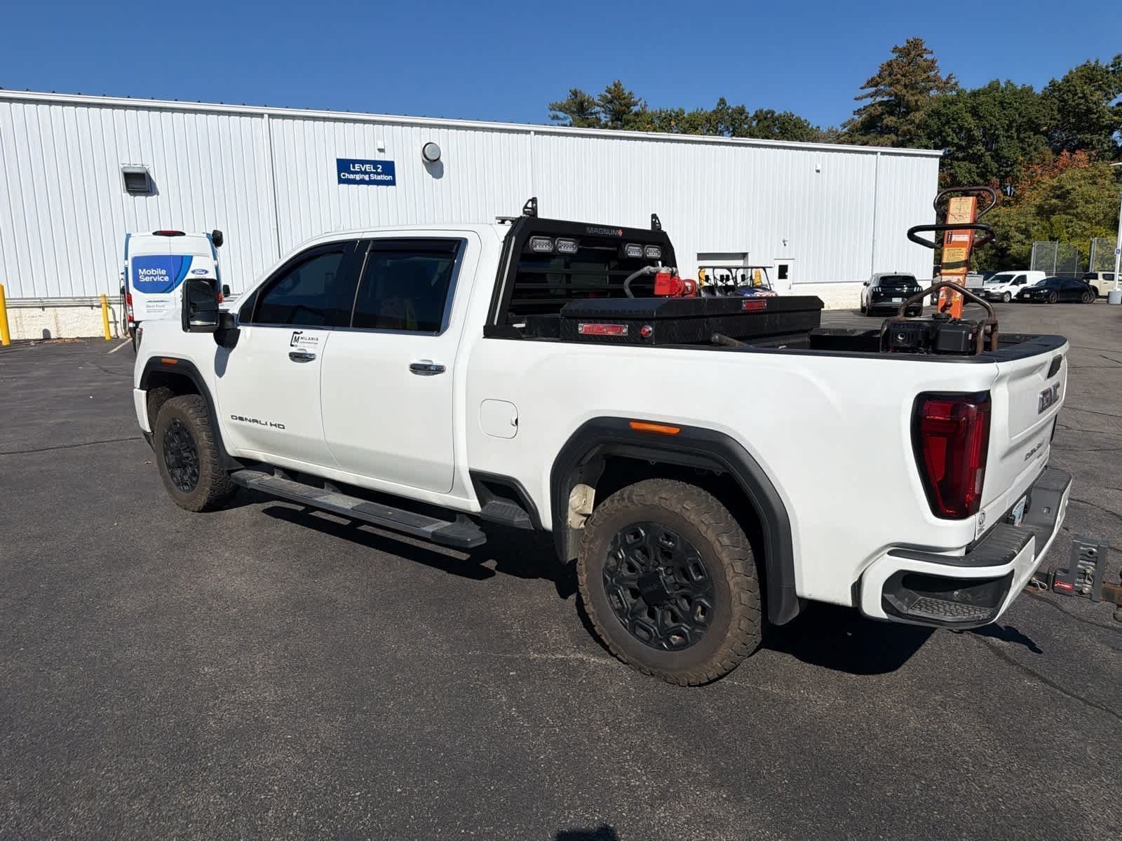 Used 2022 Summit White GMC Denali image 7