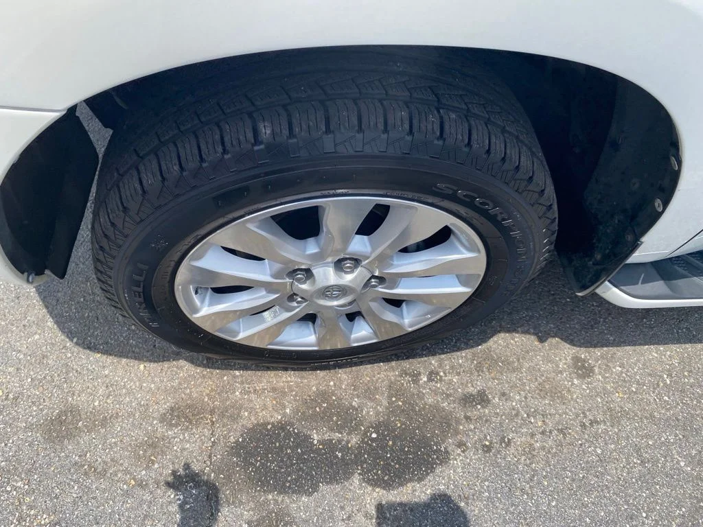 Used 2012 White Toyota Platinum image 18