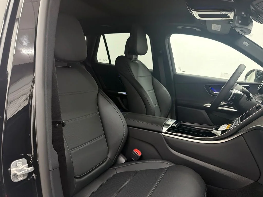 New 2027 Black Mercedes-Benz GLC 300 image 31
