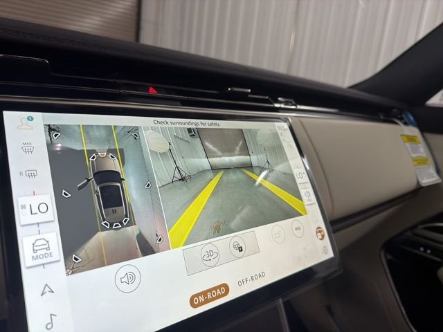 New 2026 Eiger Grey Land Rover SE image 32