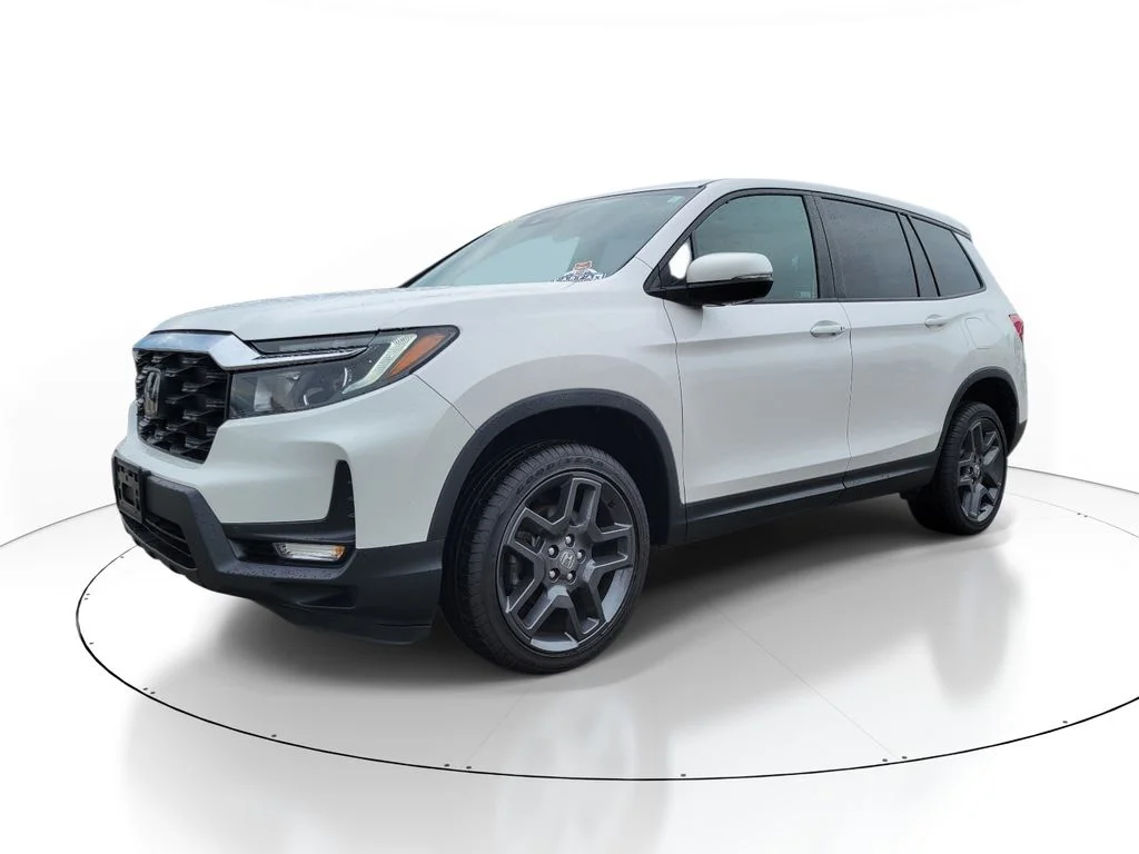 Used 2023  Honda EX-L image 2