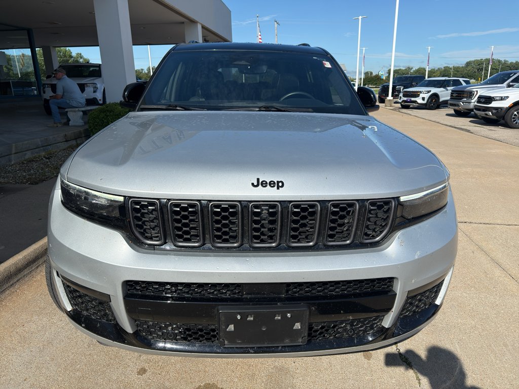 Used 2023 Black Clearcoat Jeep Summit Reserve image 3