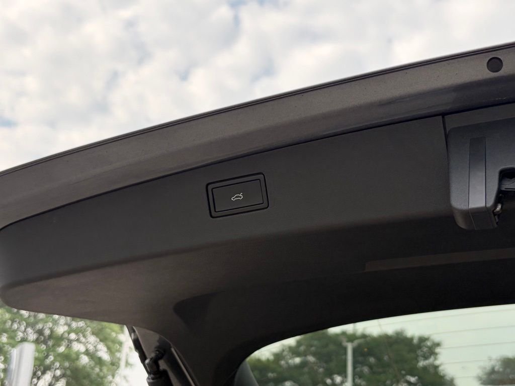 New 2026 Platinum Gray Metallic Volkswagen 2.0T SE image 25