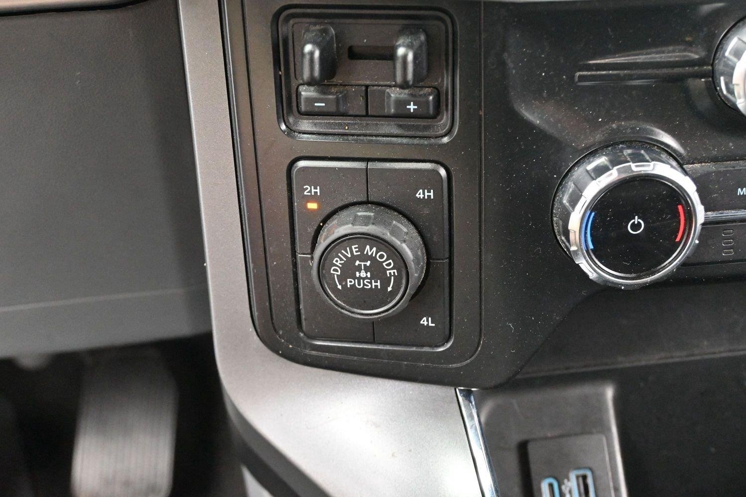 Used 2022 Antimatter Blue Ford XLT image 24