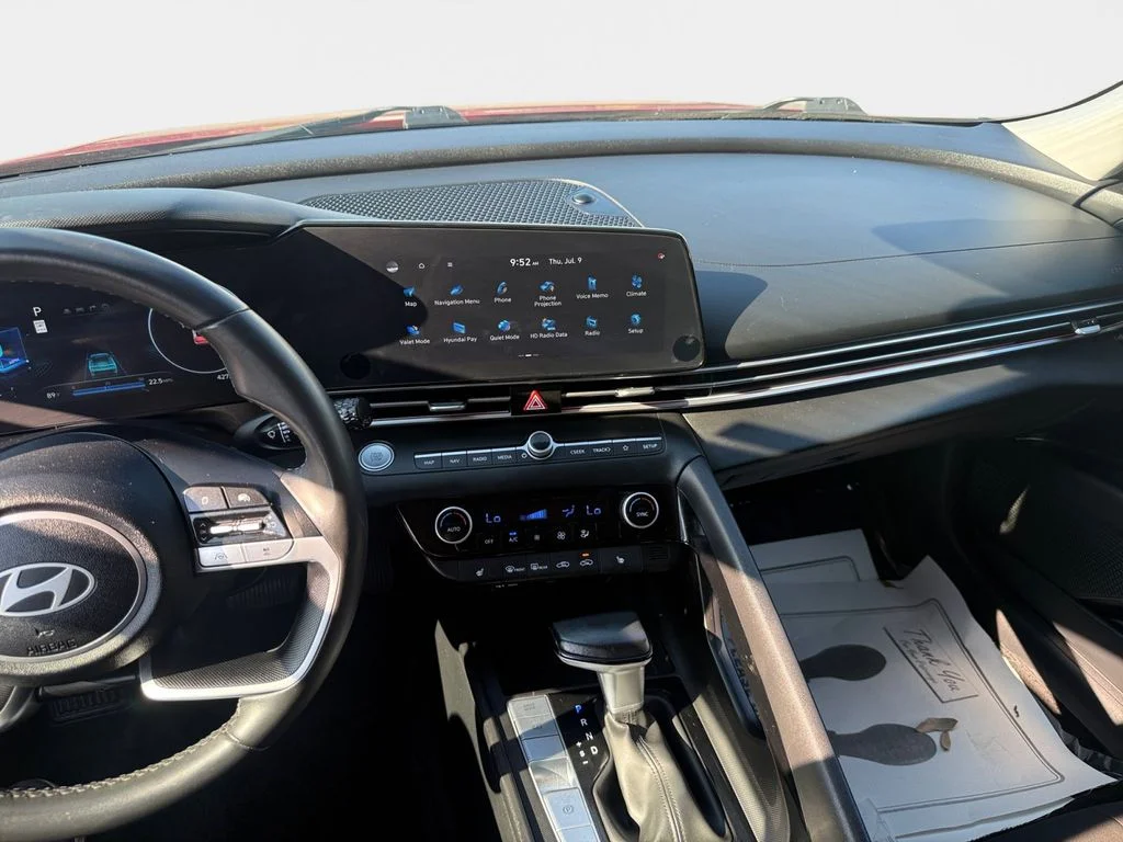 Used 2025 Red Hyundai SEL Convenience image 11