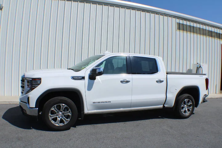 Certified Used 2024 Summit White GMC SLT image 4