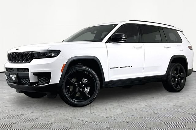 Used 2023 White Jeep Altitude image 1