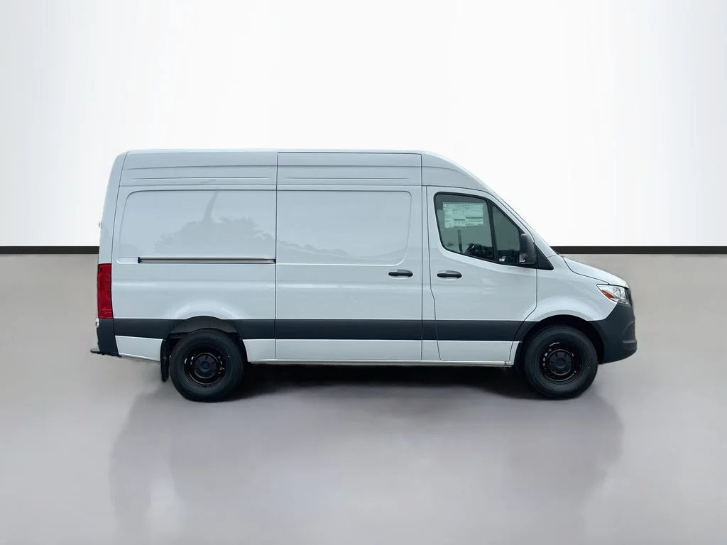 New 2026  Mercedes-Benz Cargo 144 WB image 2